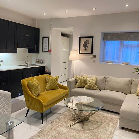 Appartamento Elegant 2 Bed Flat In Chiswick Londra Esterno foto