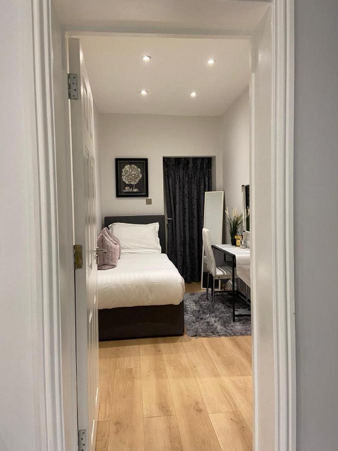 Appartamento Elegant 2 Bed Flat In Chiswick Londra Esterno foto
