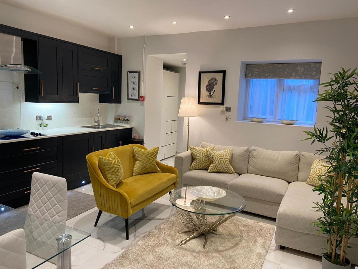 Appartamento Elegant 2 Bed Flat In Chiswick Londra Esterno foto