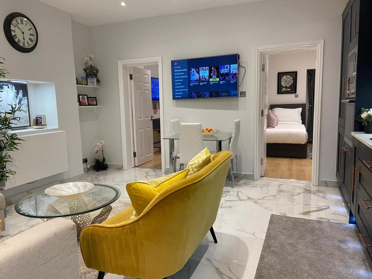 Appartamento Elegant 2 Bed Flat In Chiswick Londra Esterno foto