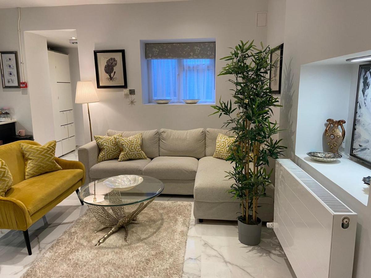Appartamento Elegant 2 Bed Flat In Chiswick Londra Esterno foto